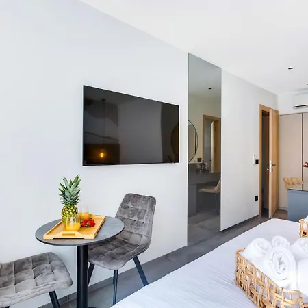 Fly - S4 - Mpolo Gæstehus